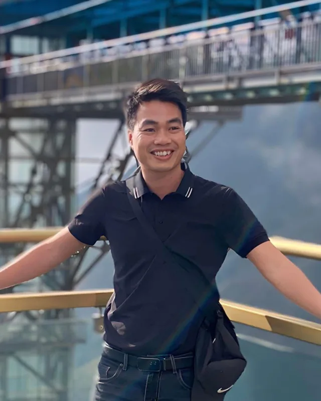Mr Duke, Hướng dẫn viên