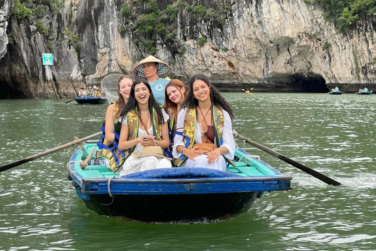 Private Halong Bay day cruise with bamboo boat ride to Luon Cave