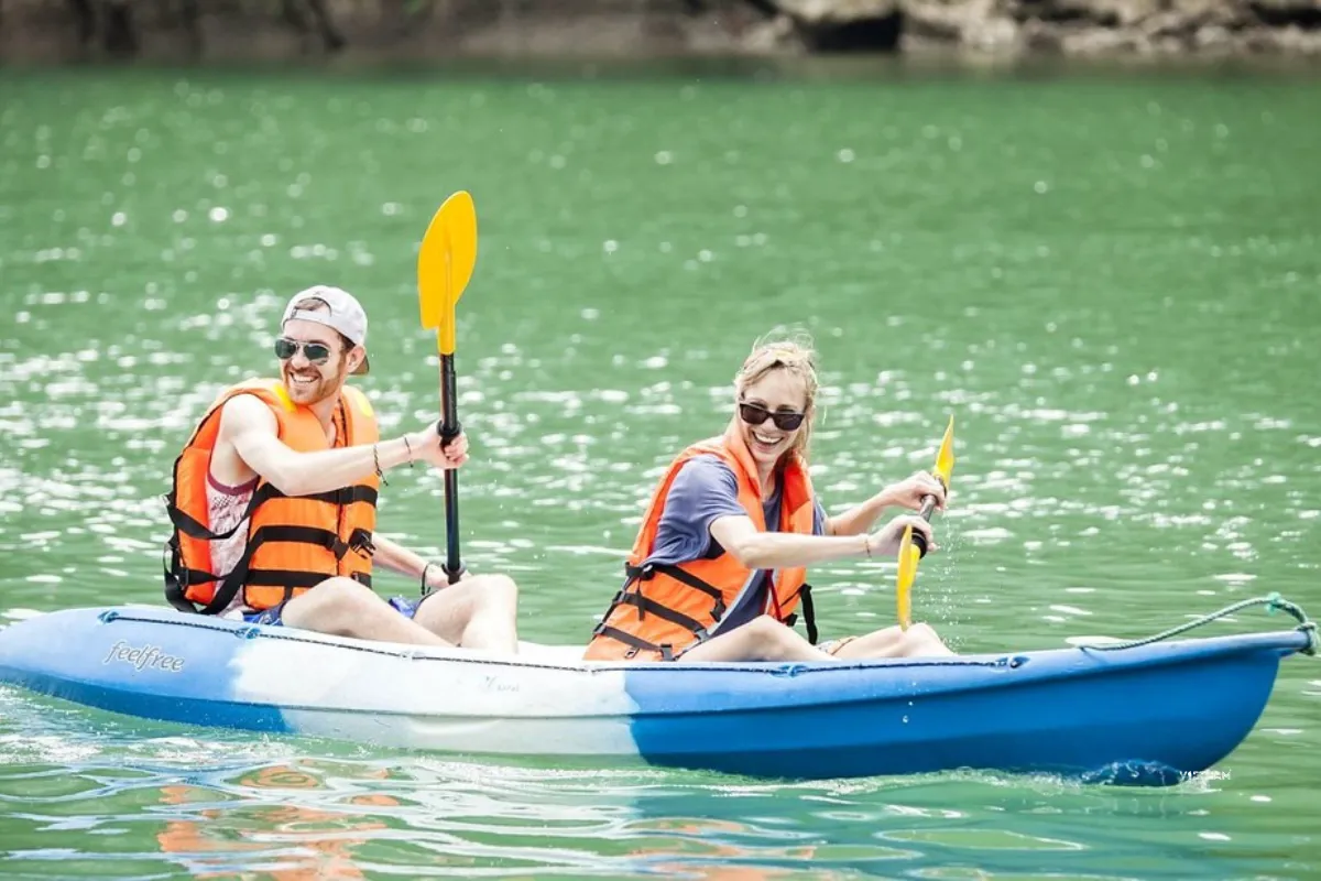 Private Halong Bay day cruise with kayaking experience