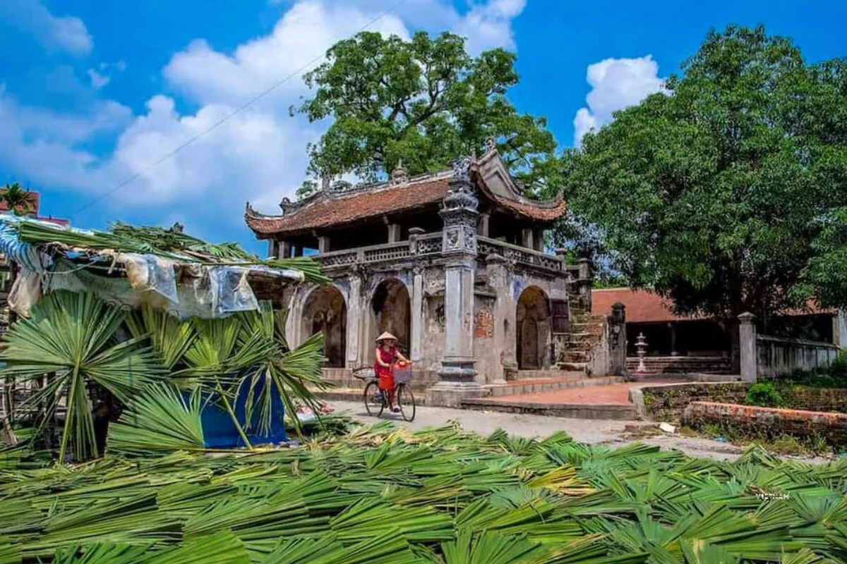 Exclusive Hanoi to Ninh Binh Day Tour: Incense Village & Trang An Boat Chuong hat making village artisans crafting conical hats