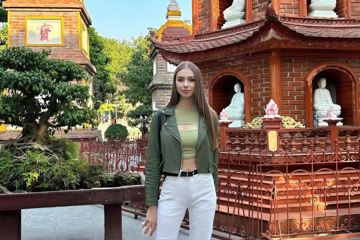 City tour of Hanoi Vietnam visiting landmarks