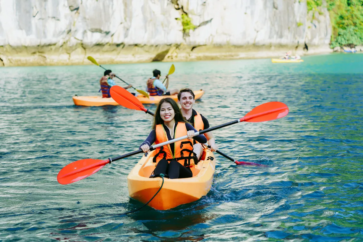 Halong Bay 1 day cruise tour with kayaking experience at Luon Cave