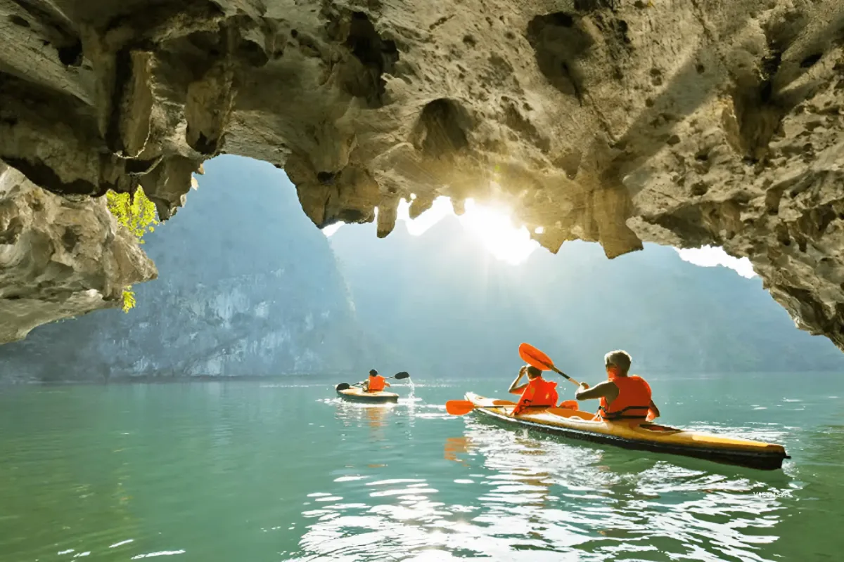 Halong Bay 1 day trip with kayaking experience at Ba Hang Cave