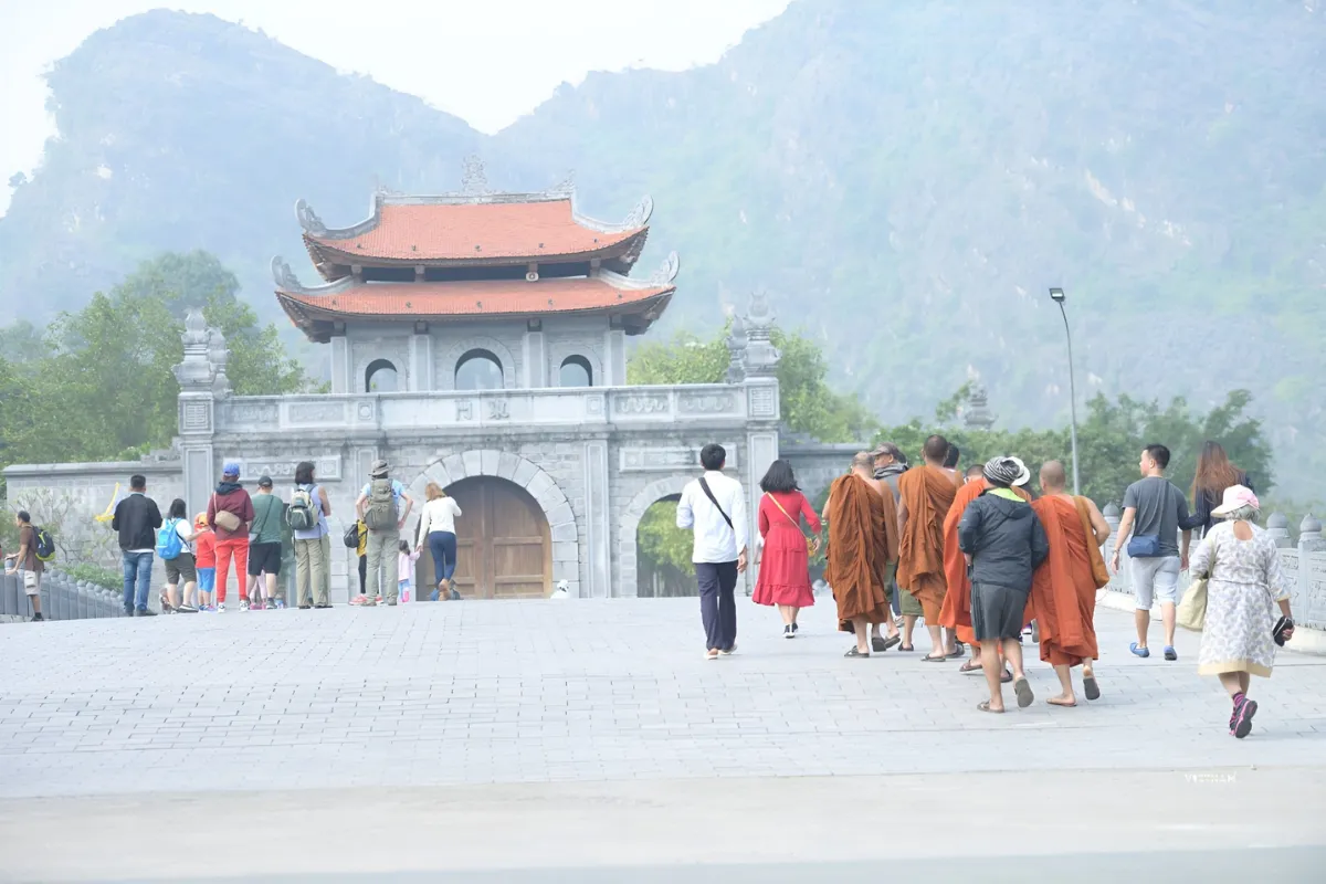 Best Tam Coc Day Tour | Explore Hoa Lu Citadel | Bich Dong Cave Pagoda Hoa Lu ancient capital entrance gate with mountain backdrop