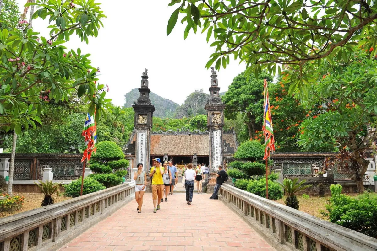 Exclusive Tam Coc Tour | Private Trip to Hoa Lu | Bich Dong & Hang Mua King Le Temple ancient wooden architecture in Hoa Lu