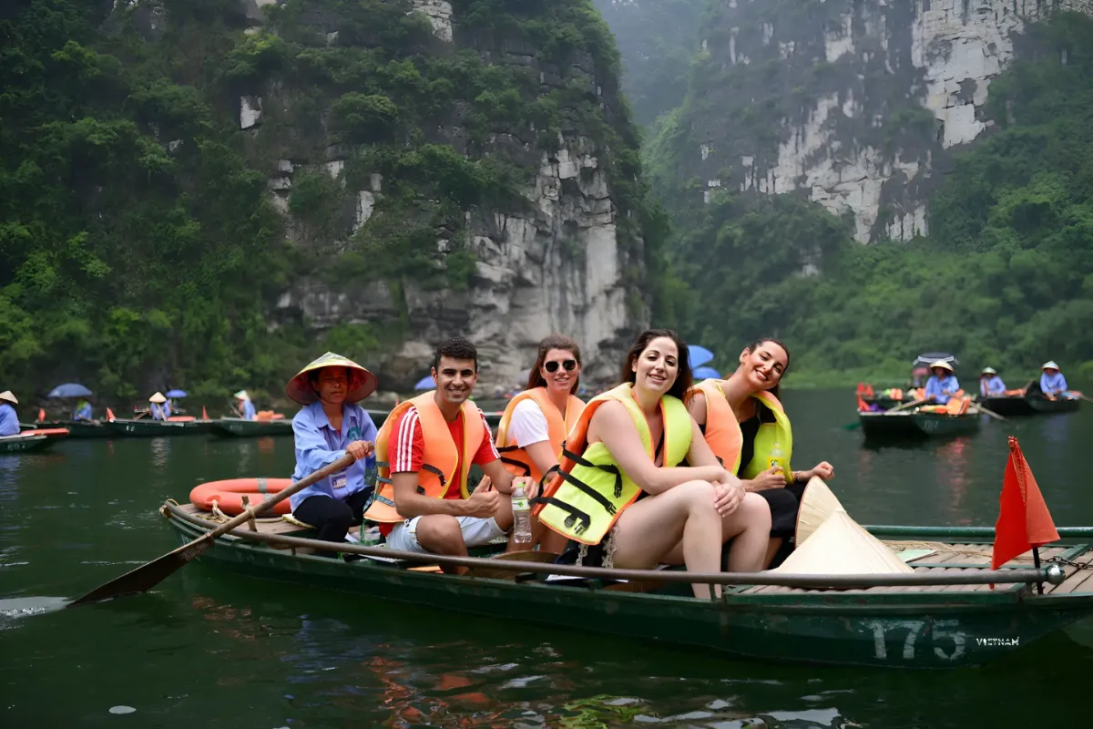Exclusive Bai Dinh Pagoda Tour | Private Trip to Trang An | Mua Cave Bai Dinh Trang An boat ride through limestone caves