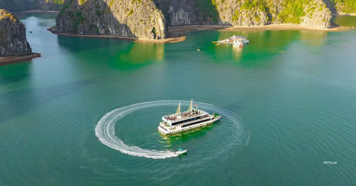 Private Halong Bay day cruise tour
