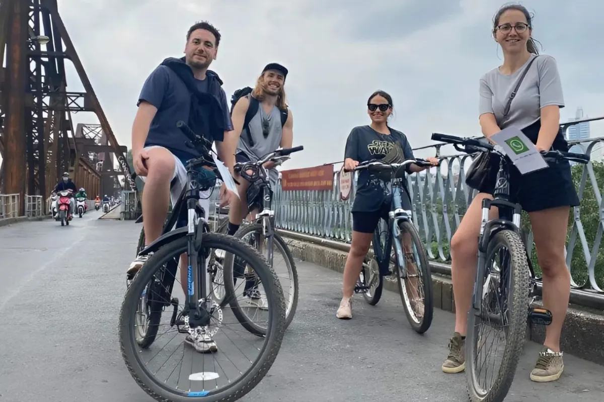 Private Hanoi cycling tour with personalized route