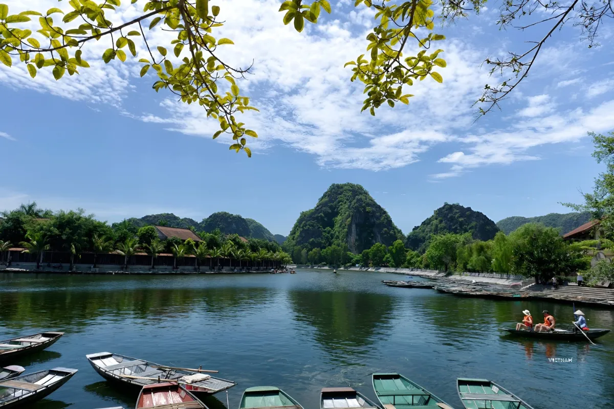 Exclusive Tam Coc Tour | Private Trip to Hoa Lu | Bich Dong & Hang Mua Private Tam Coc one day tour entering limestone cave by boat