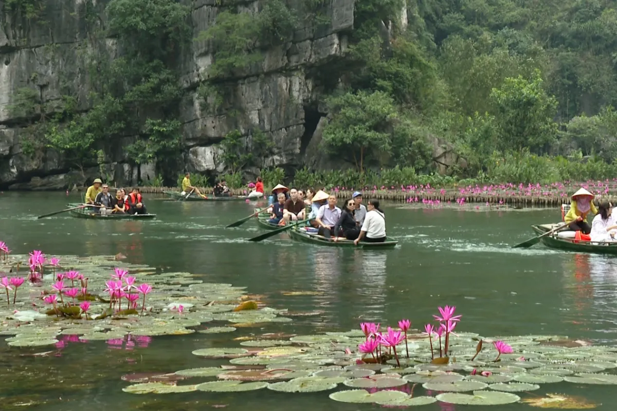 Tam Coc boat tour rowing along limestone mountains and calm river