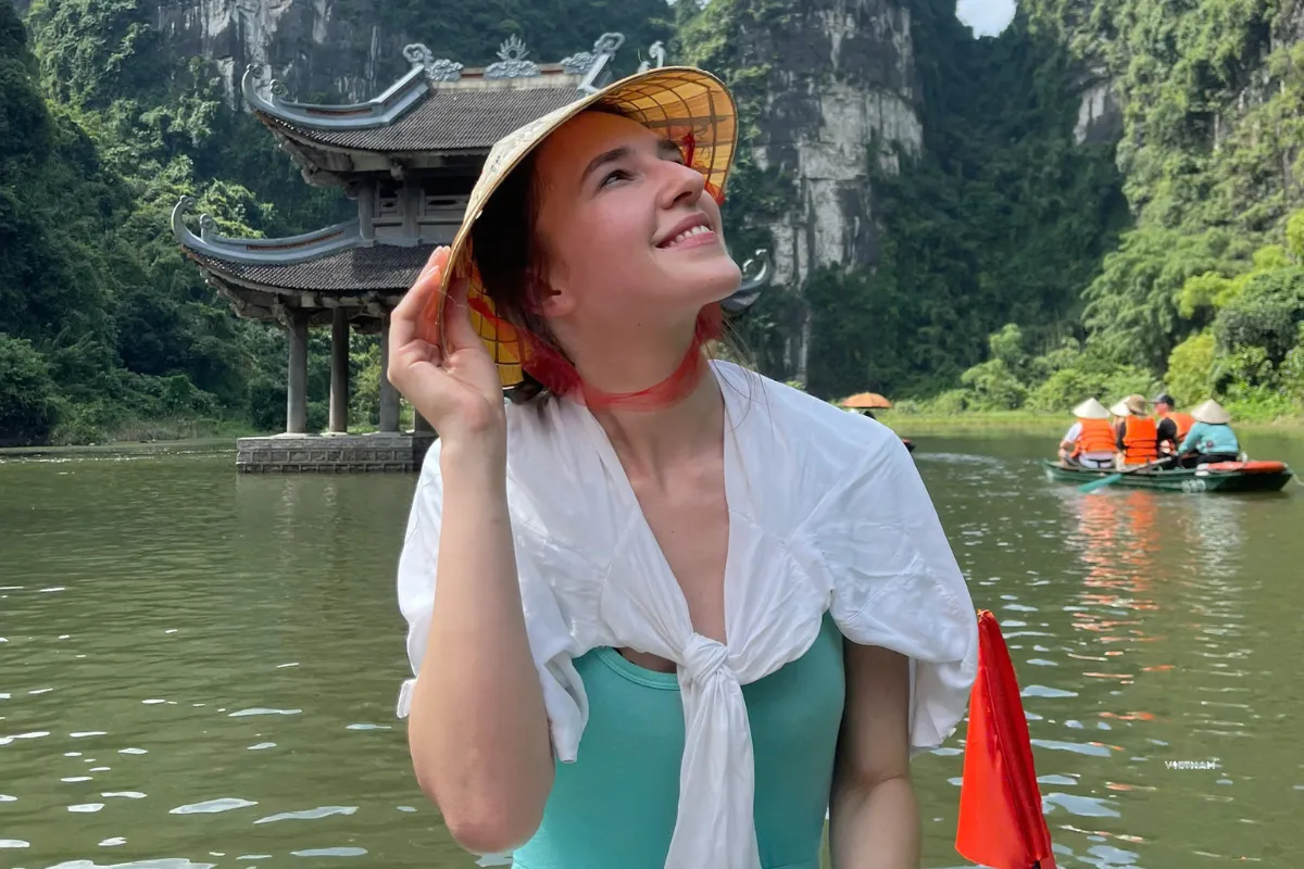 Exclusive Bai Dinh Pagoda Tour | Private Trip to Trang An | Mua Cave Trang An boat trip rowing through natural cave tunnel