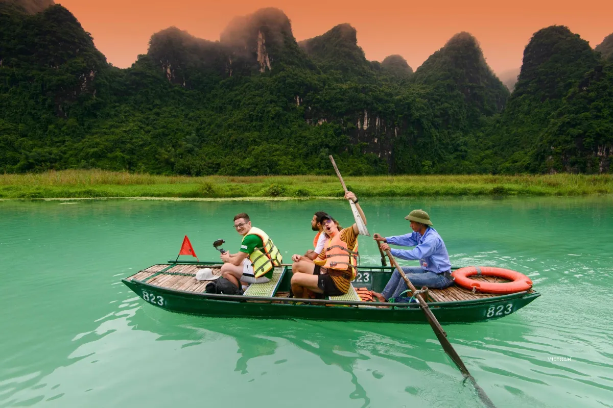 Exclusive Hanoi to Ninh Binh Day Tour: Incense Village & Trang An Boat Trang An private 1 day trip boat entering limestone cave