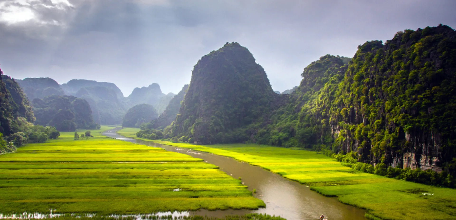 Ninh Binh’s Tam Coc – a top place to visit for nature and river scenery