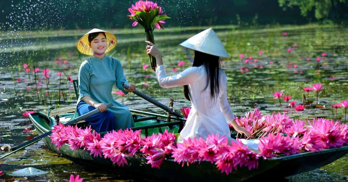 Vietnam Travel Guide map showing top destinations and travel routes